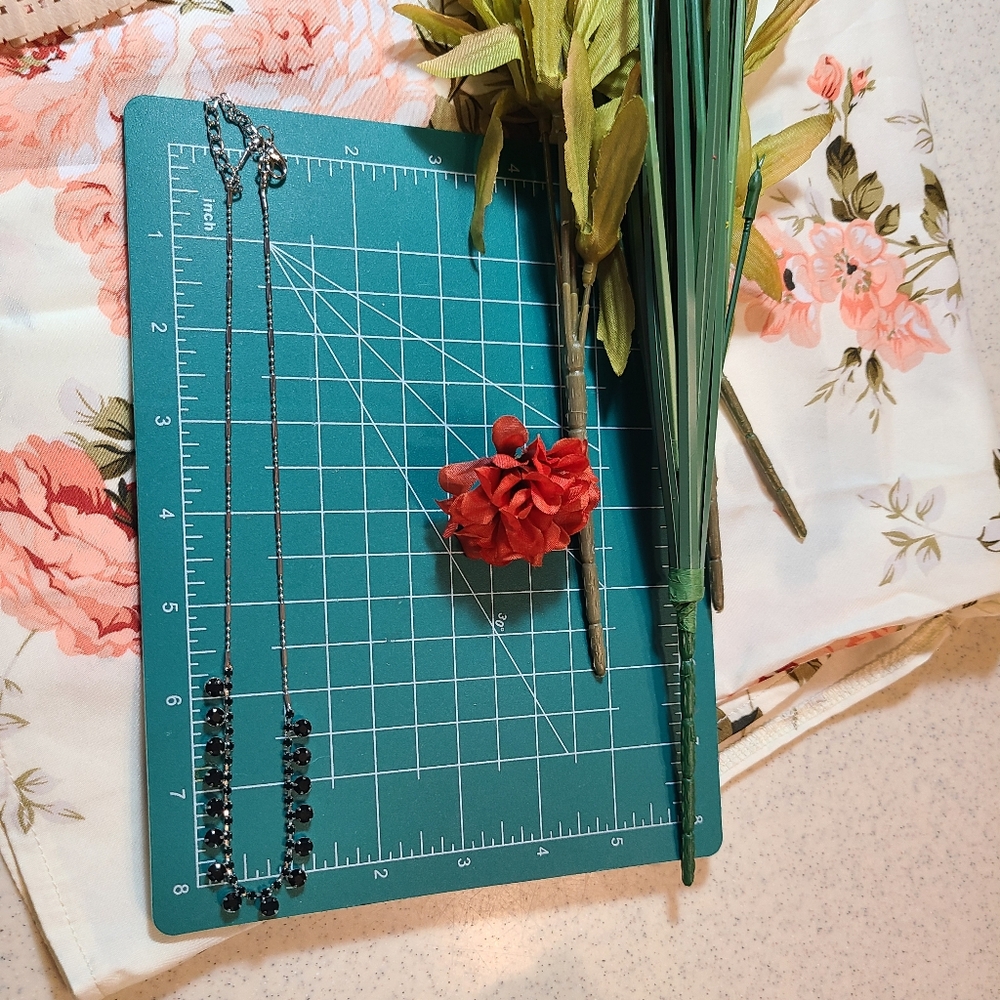 Pettie Necklace for sale super pretty black/silver - Picture 5 of 12